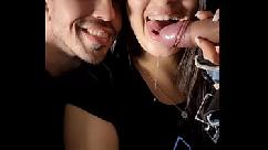 Esposa com a boca gozada beija o marido corno luana kazaki arthur urso